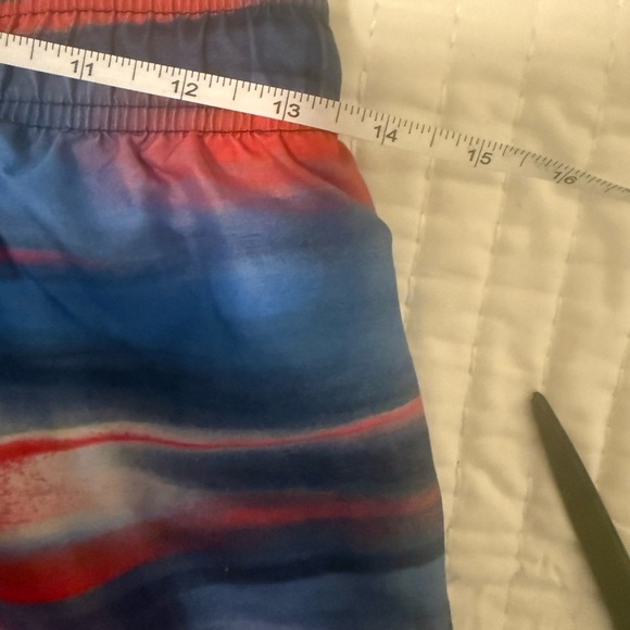 Under Armour Youth XL Shorts Red White Blue Swim Training Activewear - Picture 7 of 9